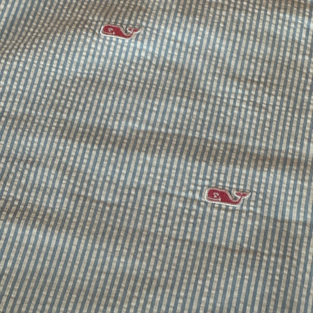 Vineyard Vines seersucker scalloped skirt. So cute. Used in great condition!